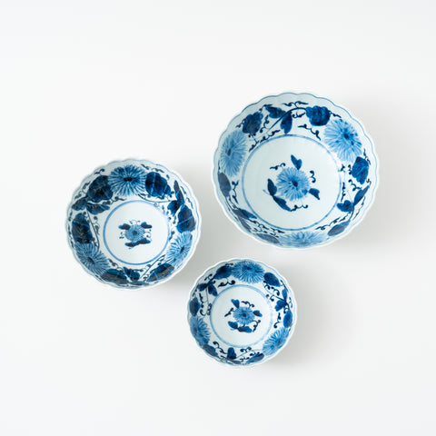 Underglaze Blue Chrysanthemum Arabesque  Arita Serving Bowl Set