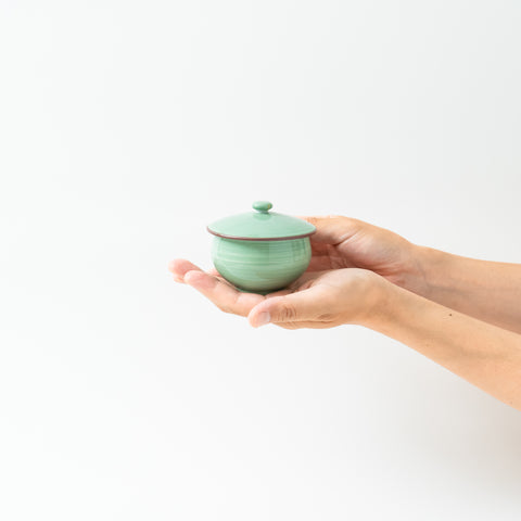 Green Glaze Flower Crest Hasami Lid Cup